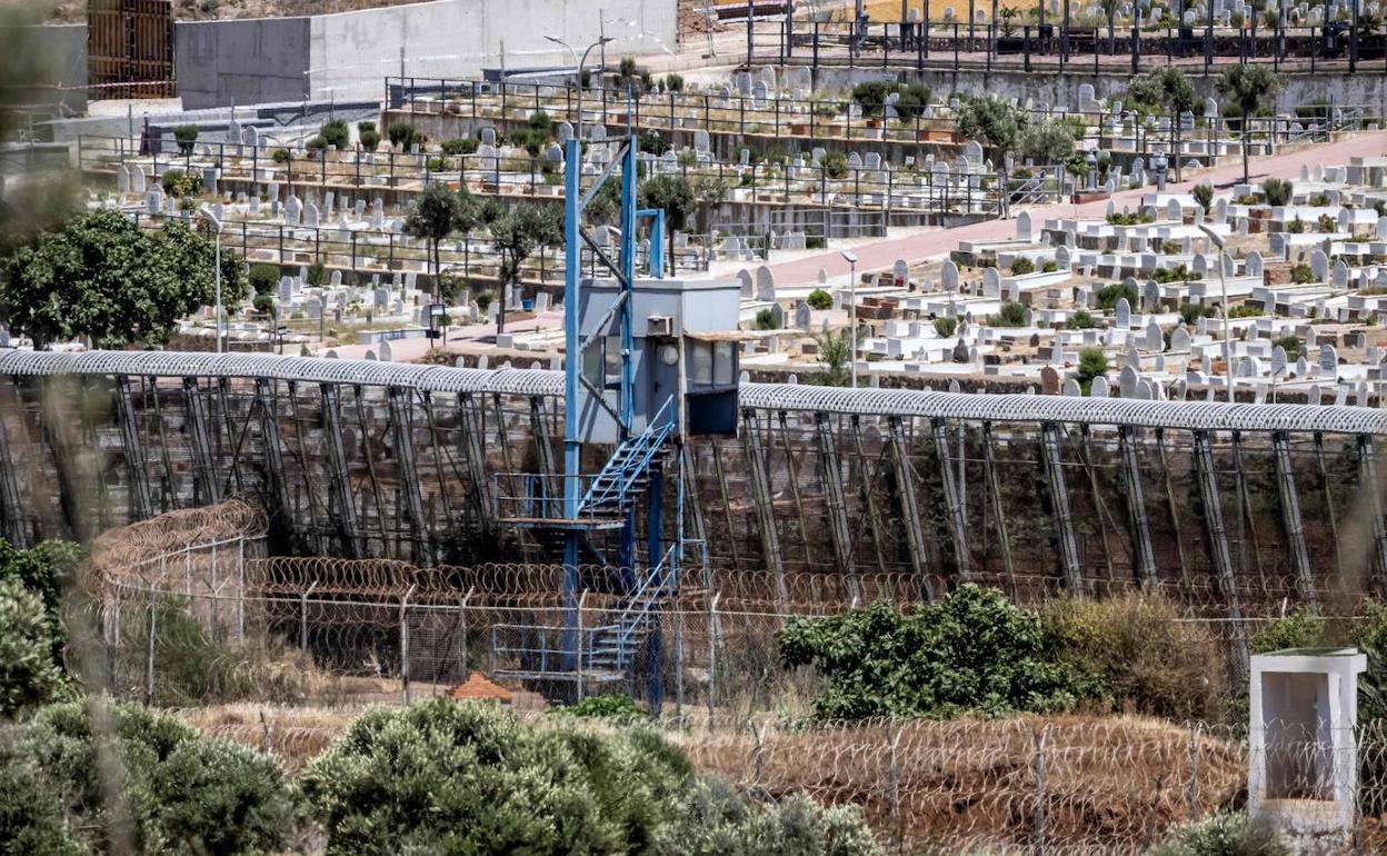 Uno de los puestos fronterizos entre la zona española de Melilla y la provincia marroquí de Nador.