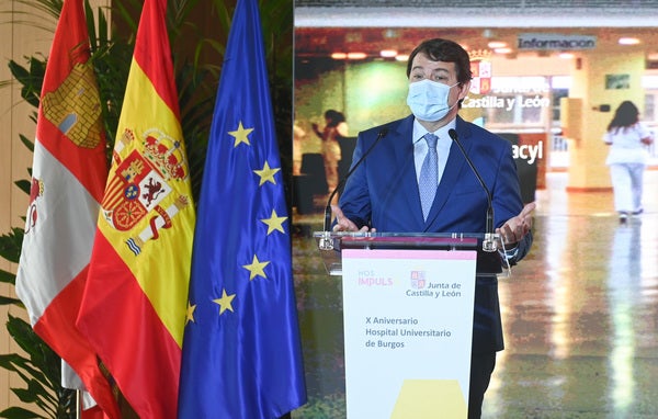 El presidente de la Junta de Castilla y León, Alfonso Fernández Mañueco, interviene en el acto del X Aniversario del Hospital Universitario de Burgos