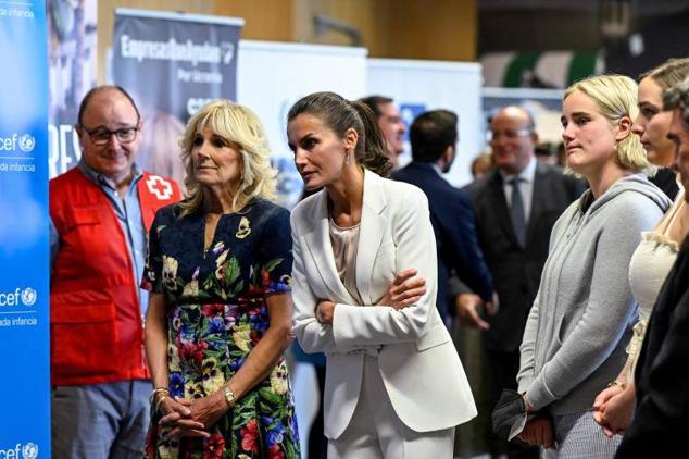 Jill Biden y la Reina Letizia visitan el centro de refugiados ucranianos de Pozuelo de Alarcón (Madrid). 