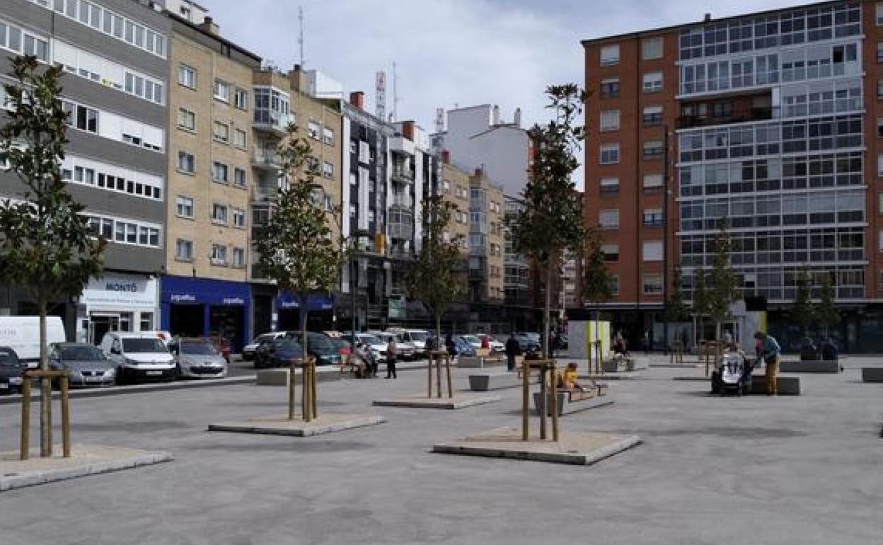 La plaza de Santiago presenta goteras desde su inauguración. 