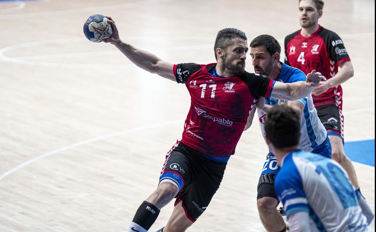 Roberto Pérez durante un partido con el UBU San Pablo Burgos. 