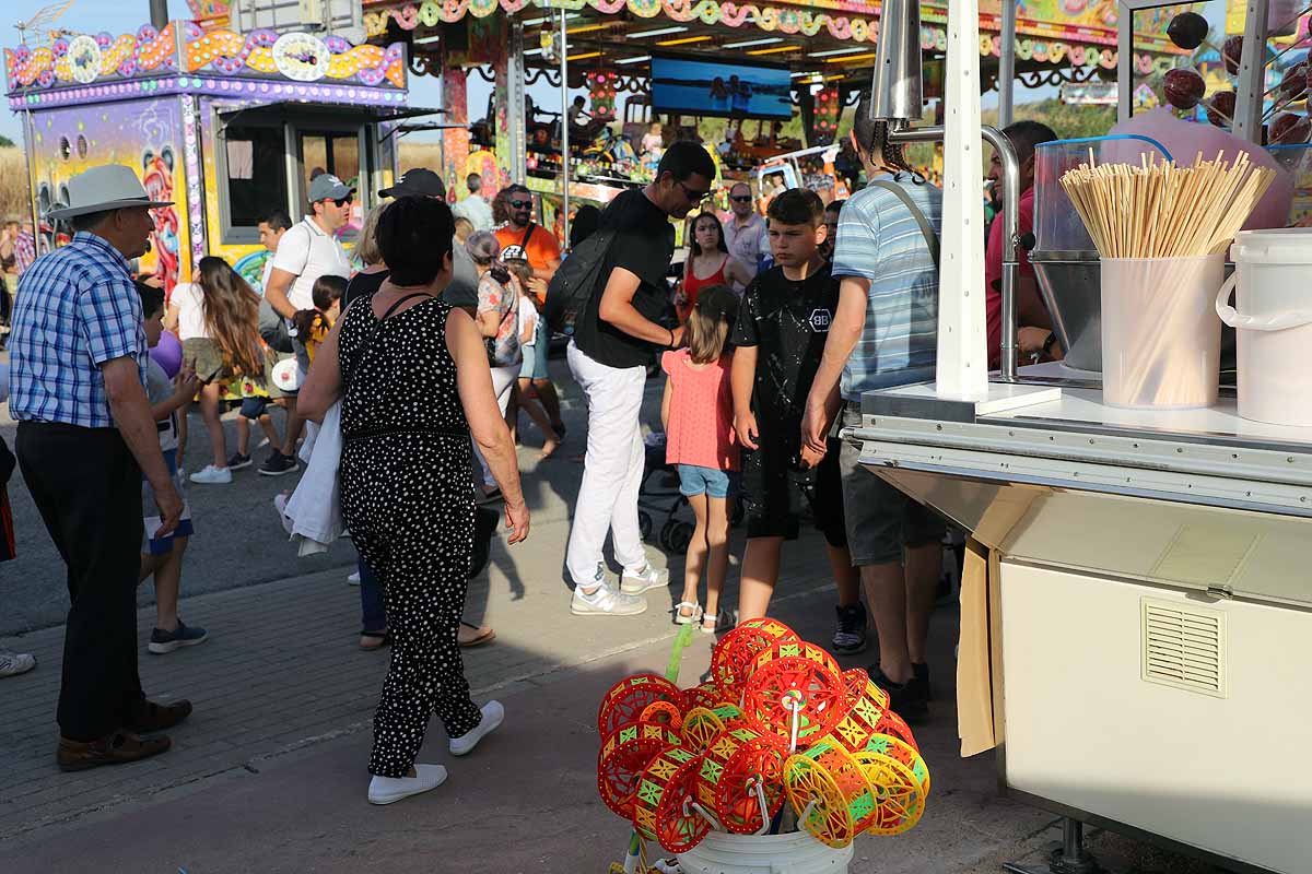 Fotos: Los feriantes aseguran que han sido unos Sampedros «más flojos» por la lejanía de las barracas