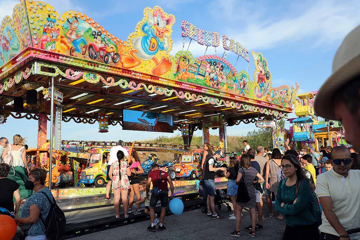 Fotos: Los feriantes aseguran que han sido unos Sampedros «más flojos» por la lejanía de las barracas