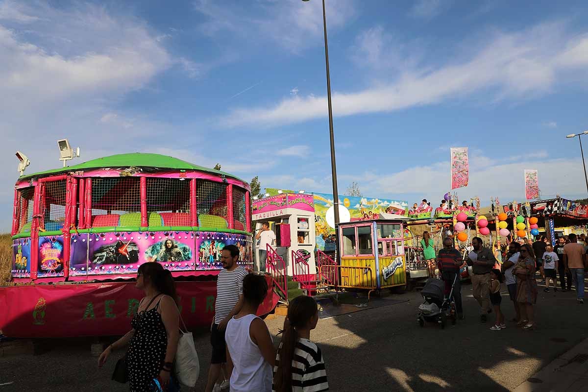 Fotos: Los feriantes aseguran que han sido unos Sampedros «más flojos» por la lejanía de las barracas