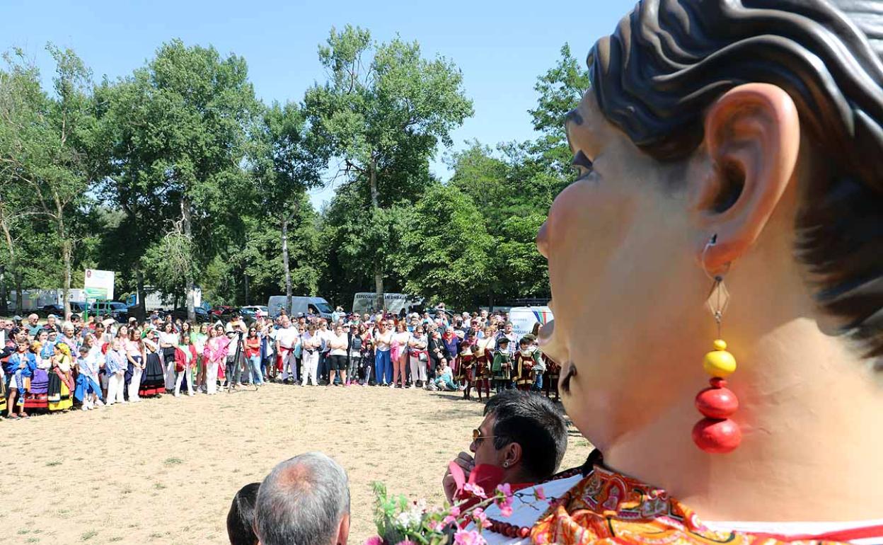 El público ha llenado Fuentes Blancas para disfrutar de la jonrada festiva y de hermandad. 