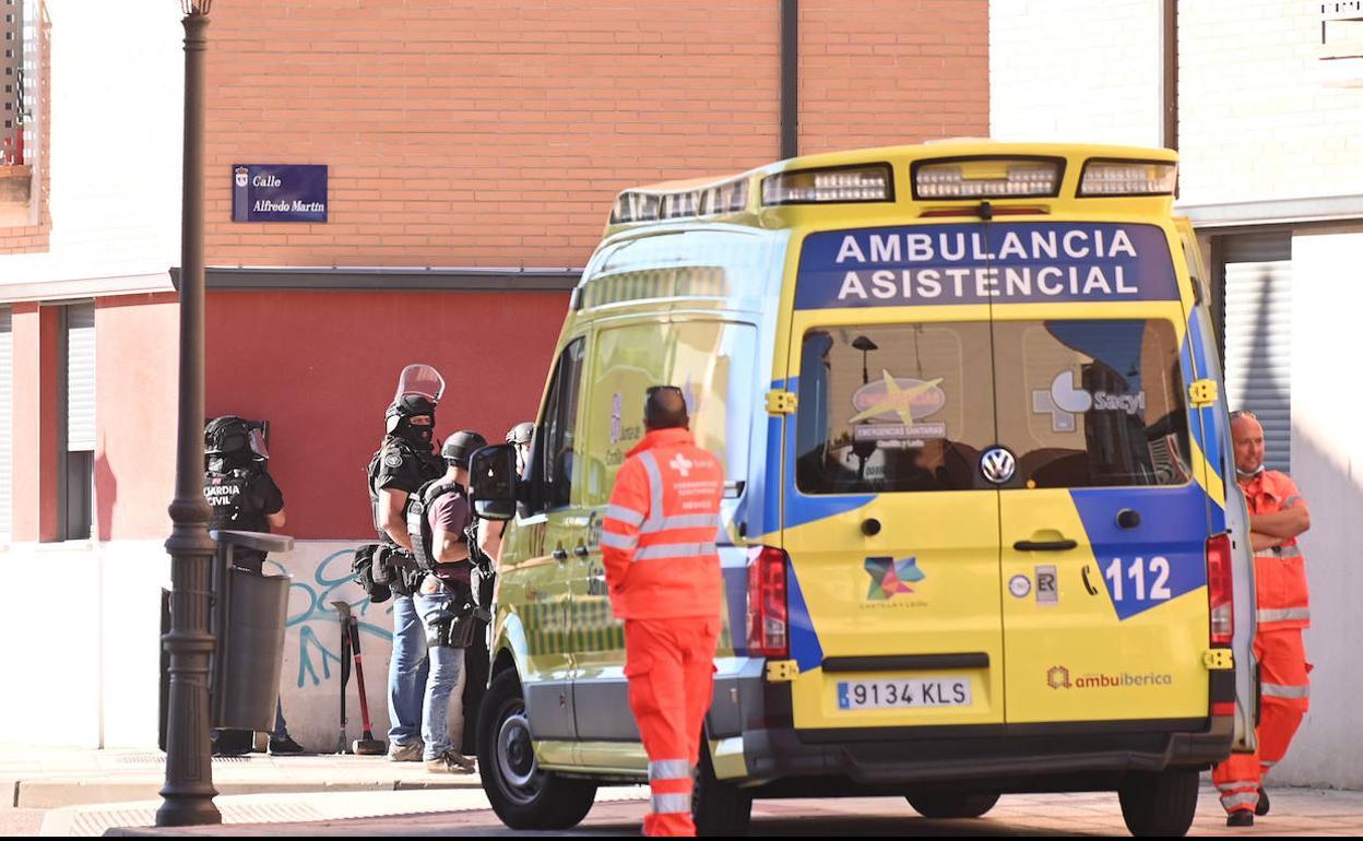 El agente tuvo que ser evacuado en ambulancia al Hospital Clínico de Valladolid.