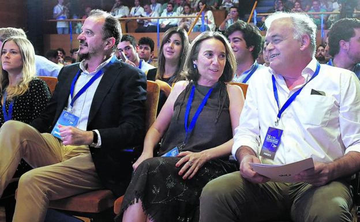 Bea Fanjul, Carlos Iturgaiz, Cuca Gamarra y Esteban González Pons, este viernes por la tarde en Bilbao. I