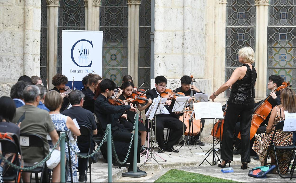 Concierto del Burgos International Music Festival Chamber Orchestra en el claustro de la Catedral