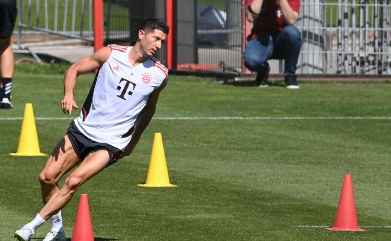 Robert Lewandowski, en uno de sus últimos entrenamientos como futbolista del Bayern. 