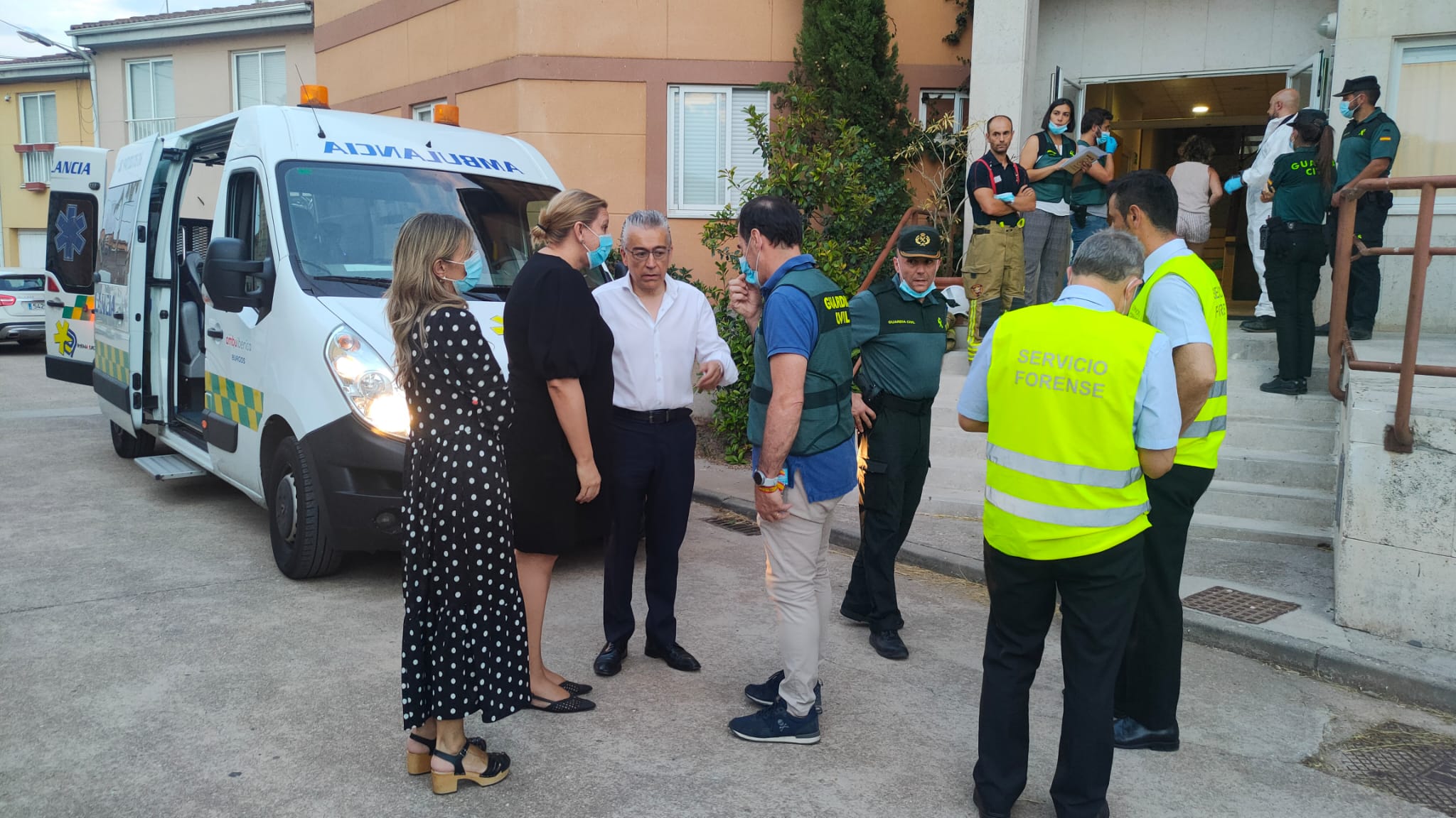 Fotos: Fallecen dos personas en el incendio en una residencia para la tercera edad