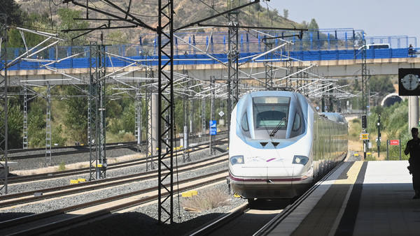 Fotos: El Rey Felipe VI inaugura el AVE Madrid-Burgos