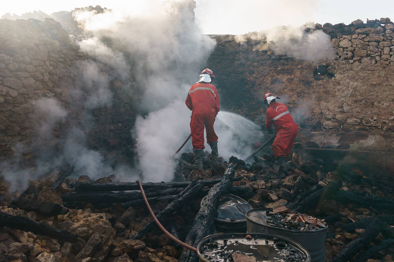 Fotos: El fuego arrasa parte de Santibáñez del Val