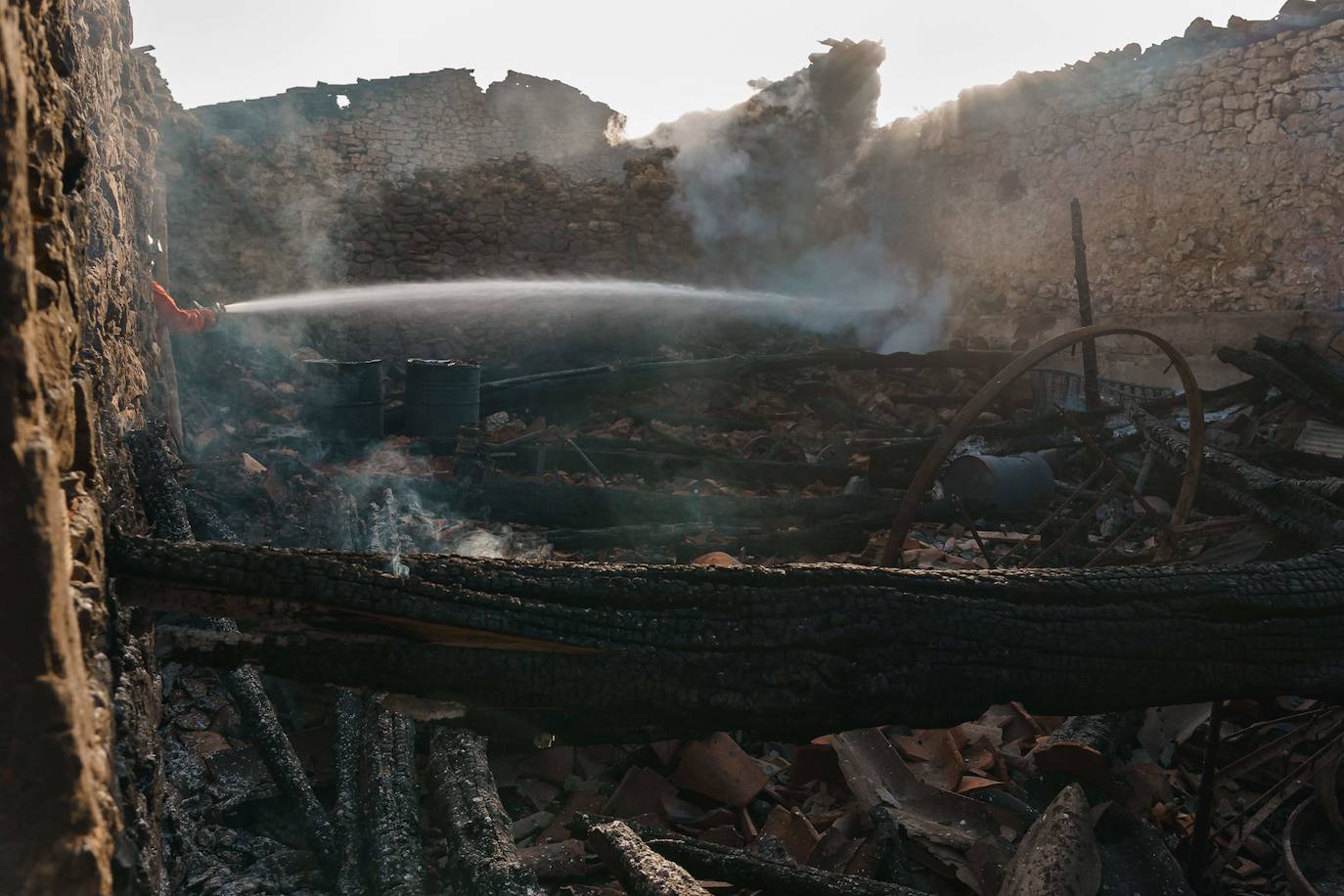 Fotos: El fuego arrasa parte de Santibáñez del Val