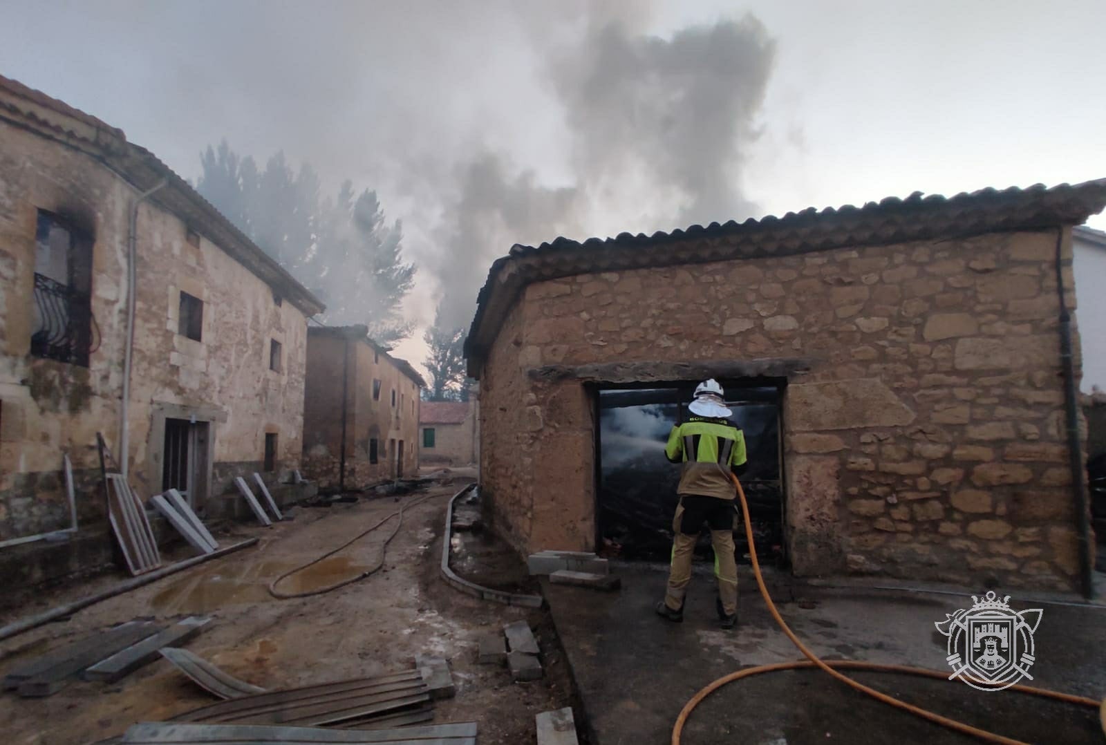 Fotos: Los Bomberos de Burgos en el incendio de Quintanilla del Coco