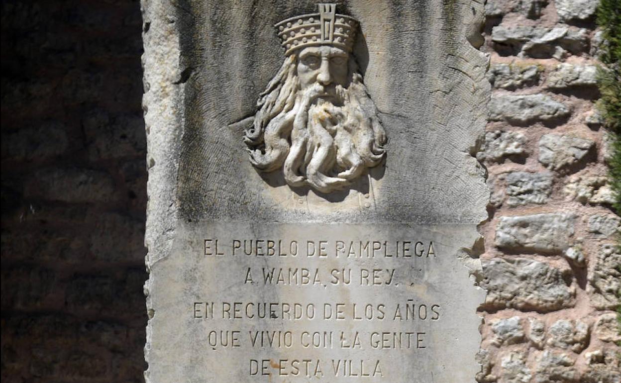 Imagen del monumento en honor a Wamba en Pampliega.