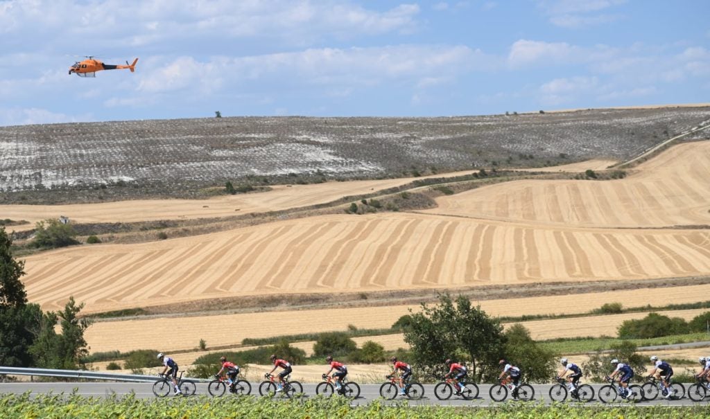 Fotos: Buitrago se enfunda el primer maillot de la Vuelta a Burgos