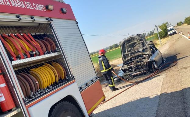 Se salvan del incendio de su coche en Burgos saliendo por las ventanillas