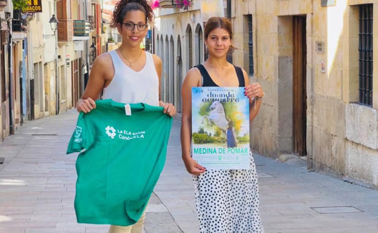 A la izda. Nerea Angulo , concejal de Cultura de Medina de Pomar y a su lado Sandra Borjas, campeona SICAB 2021. 