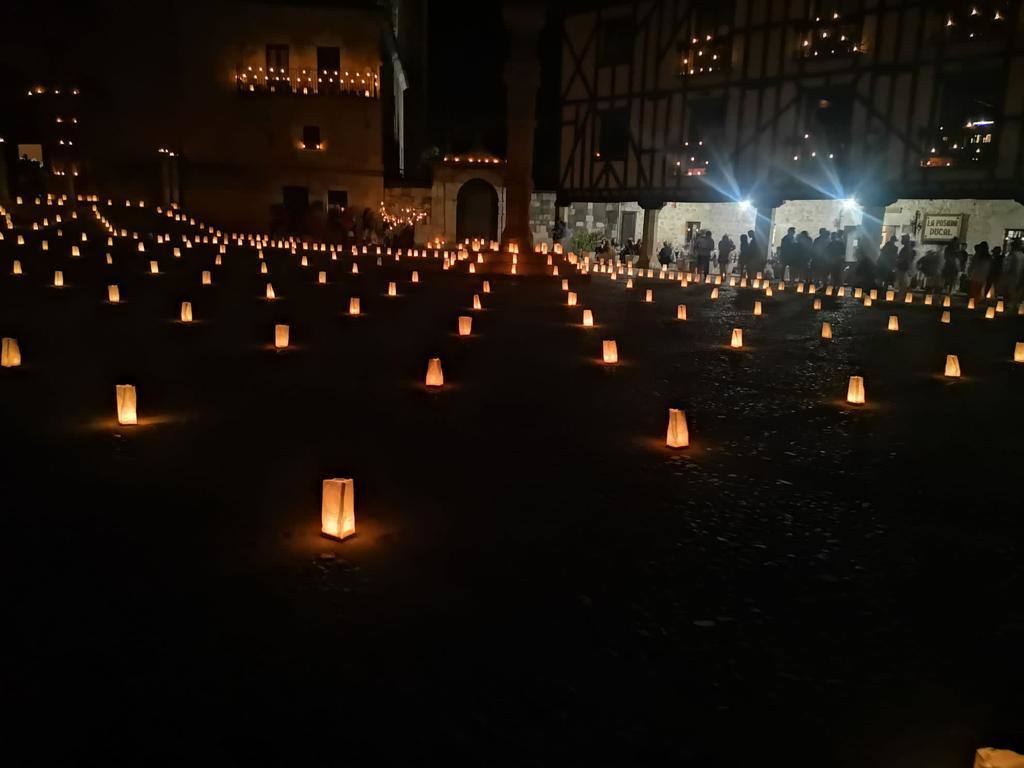 Fotos: Peñaranda bajo la luz de ñas velas