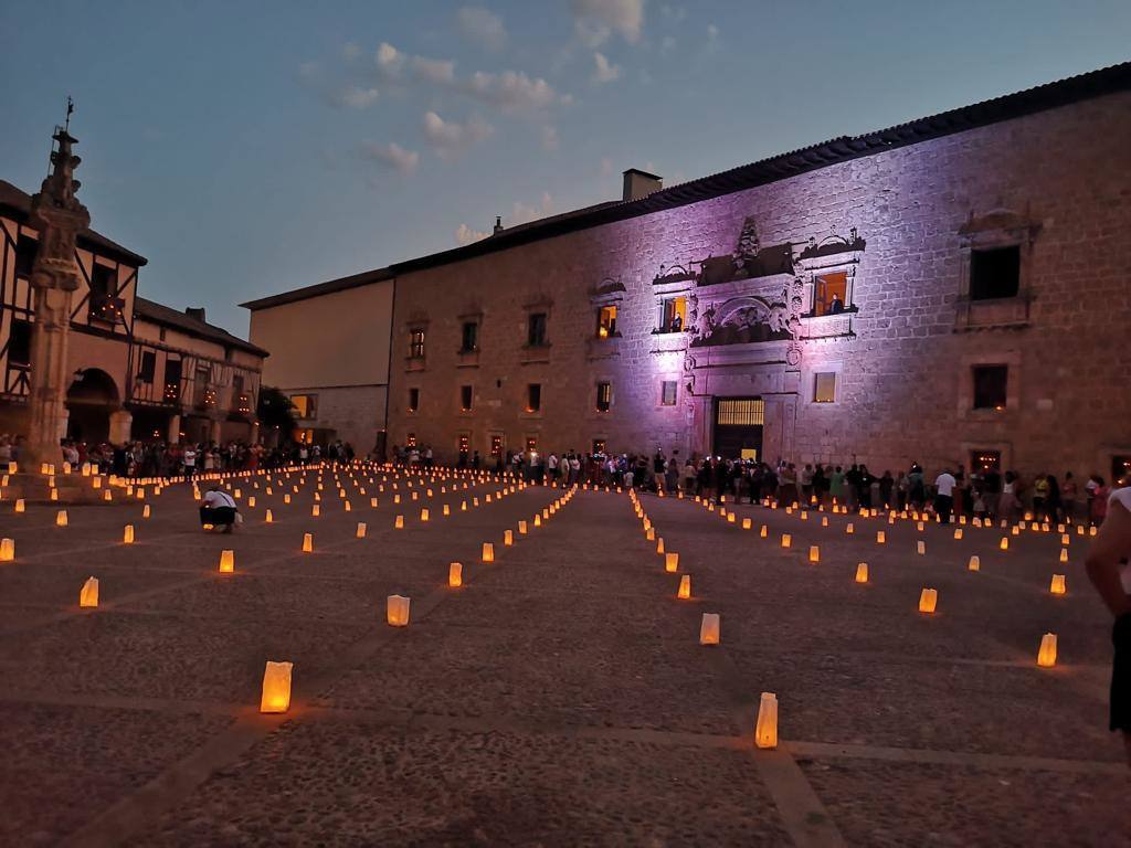 Fotos: Peñaranda bajo la luz de ñas velas