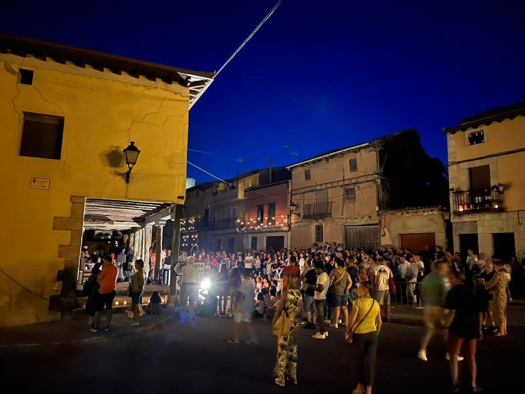 Fotos: Peñaranda bajo la luz de ñas velas