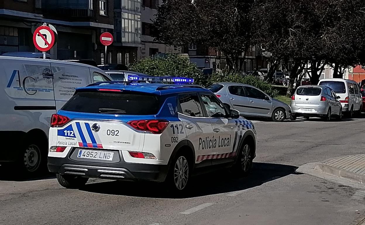 Un coche de policía en Burgos 