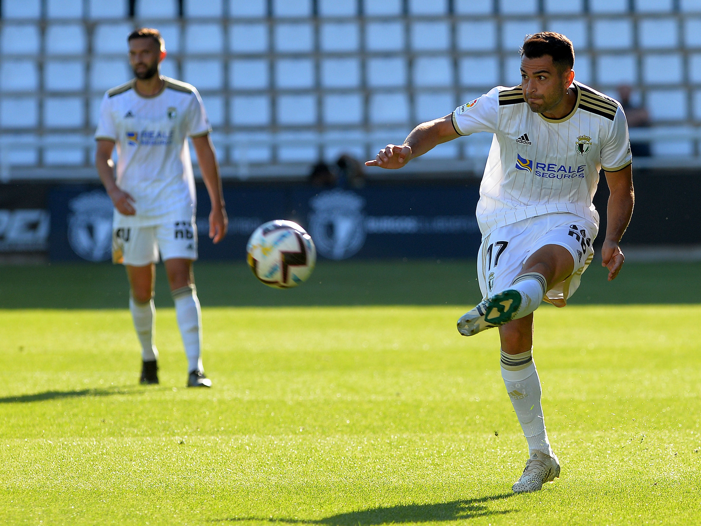 Andy centra el balón en el partido de pretemporada ante el Real Valladolid.