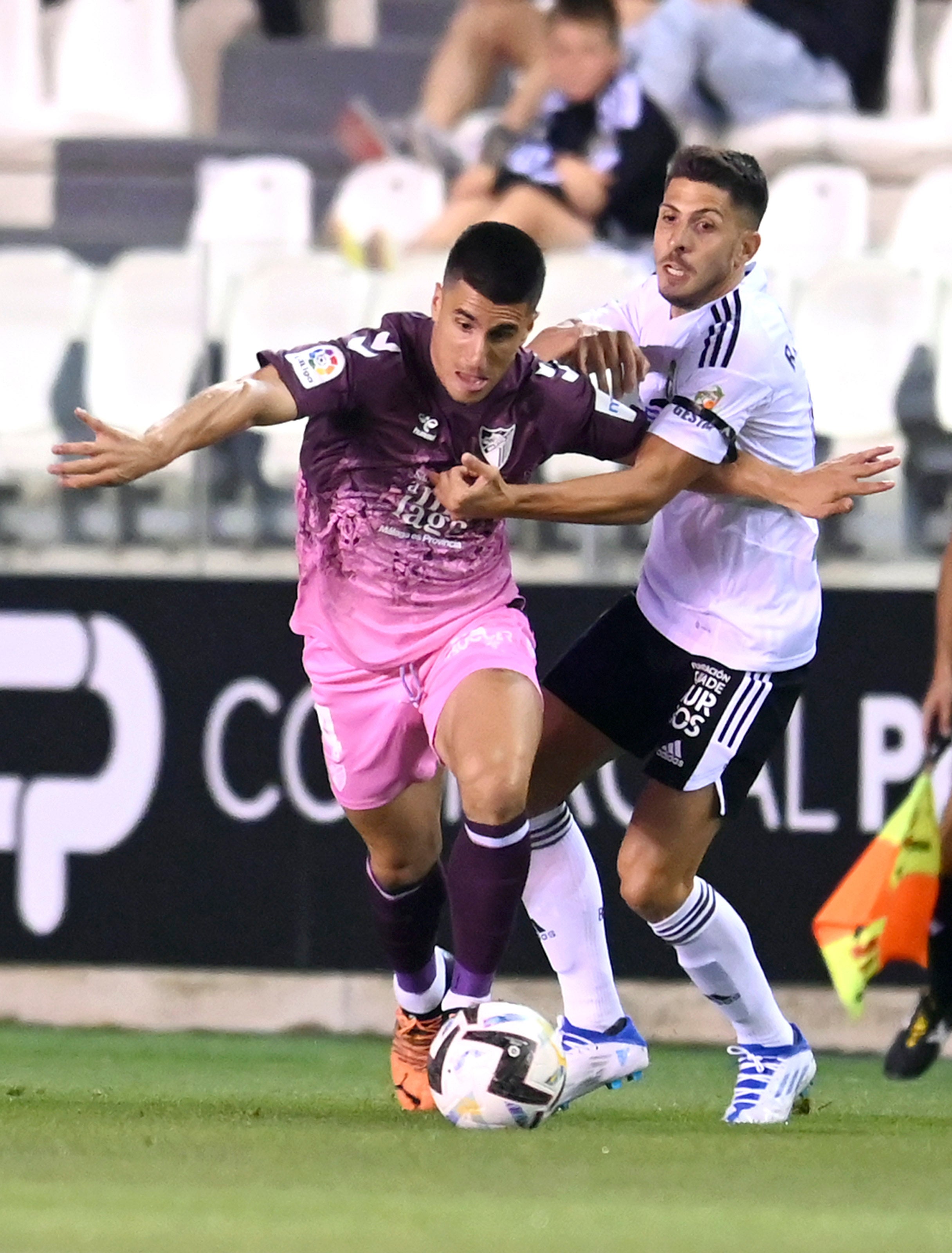 Fotos: El Burgos CF estrena la Liga con victoria