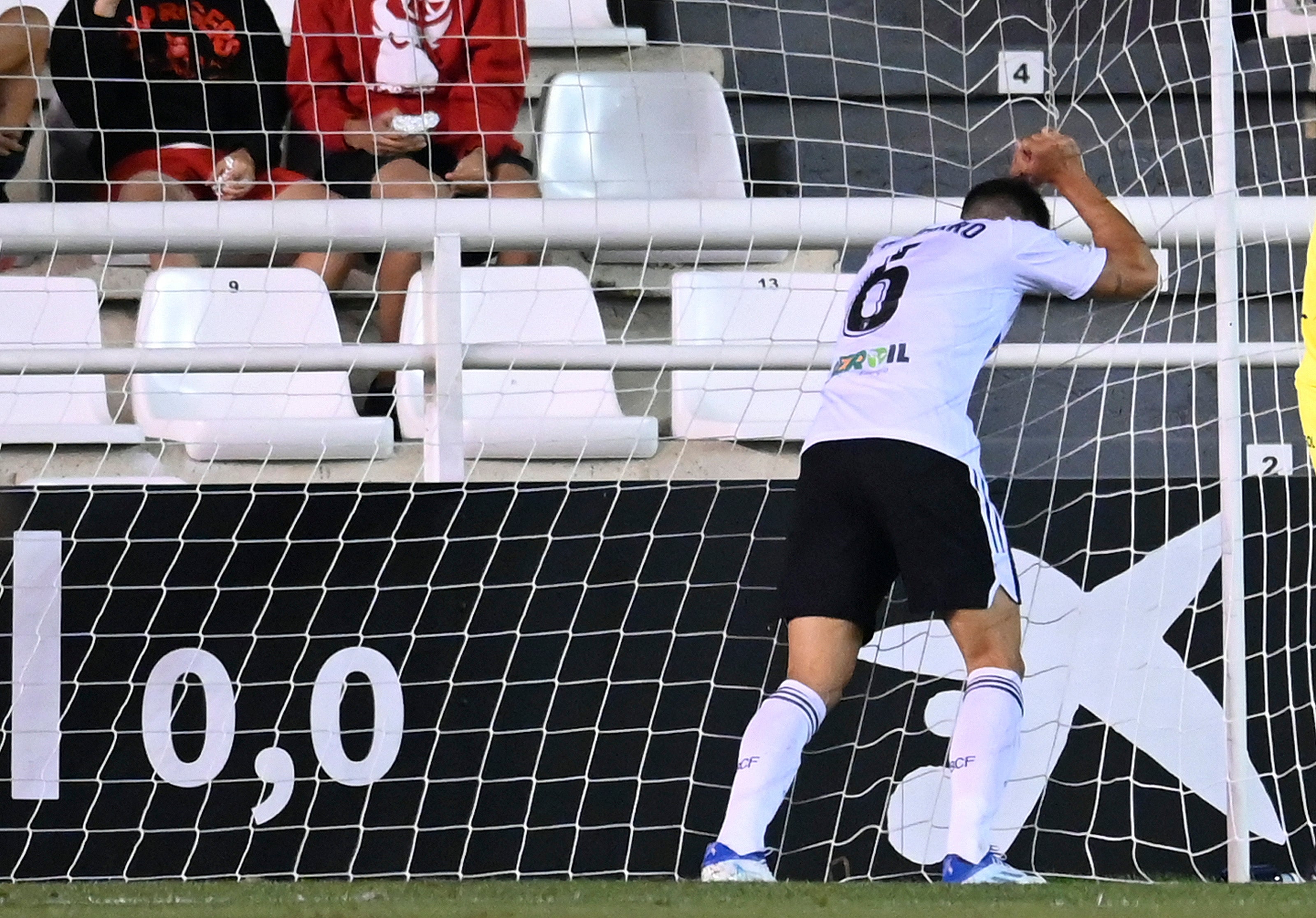 Fotos: El Burgos CF estrena la Liga con victoria