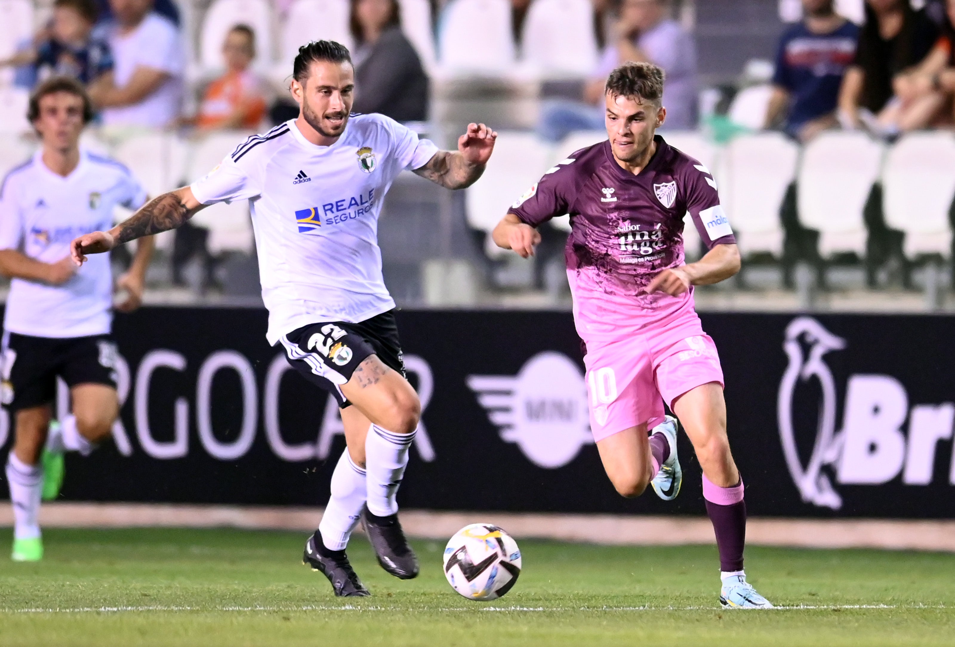 Fotos: El Burgos CF estrena la Liga con victoria