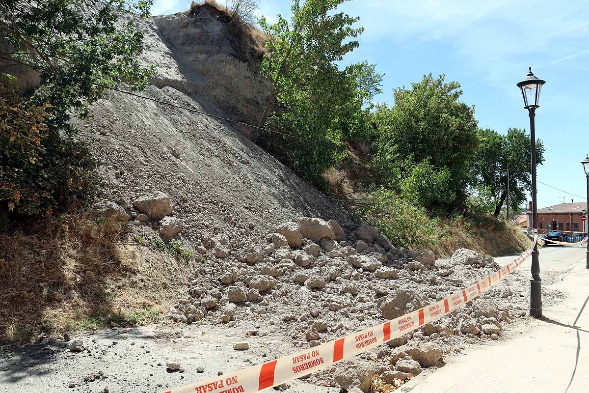 Fotos: Comienza el análisis de los restos arqueológicos hallados en el desprendimiento de la calle Murallas