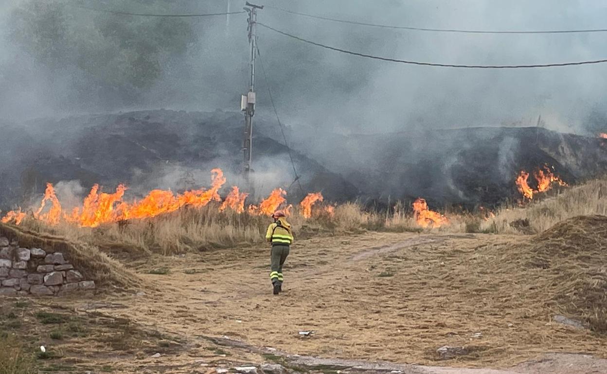 En las últimas semanas se han registrado hasta tres incendios forestales en la ladera del Castillo. 