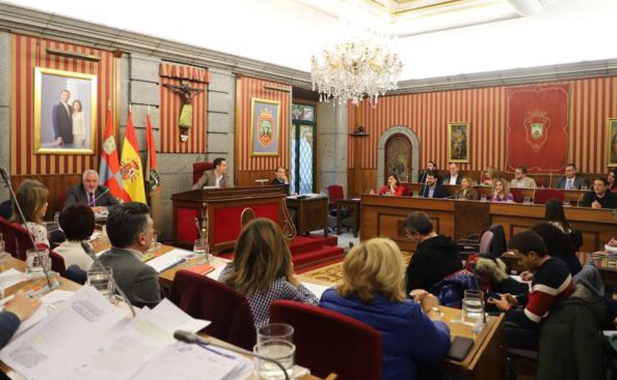 Imagen de una pleno del Ayuntamiento de Burgos. 