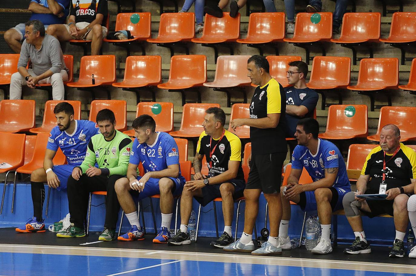 Imágenes de la segunda semifinal de la Copa Castilla y León disputada entre burgaleses y vallisoletanos en el polideportivo El Plantío