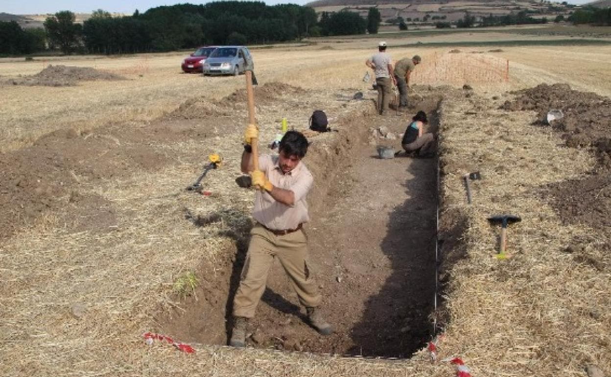 Excavación arqueológica en Carrecastrillo, a los pies del Cerro Castarreño (09/08/2022).