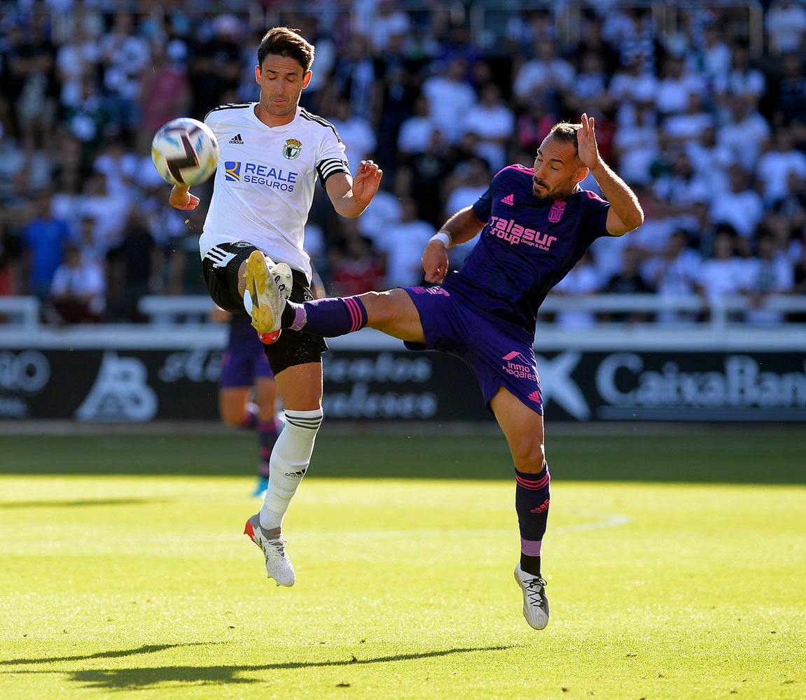 Fotos: El Burgos CF suma su segunda victoria en El Plantío