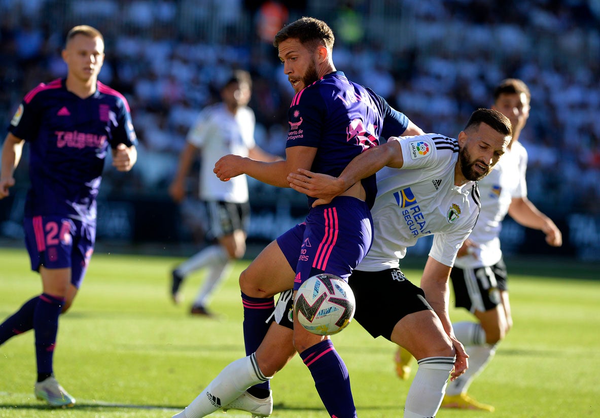 Fotos: El Burgos CF suma su segunda victoria en El Plantío