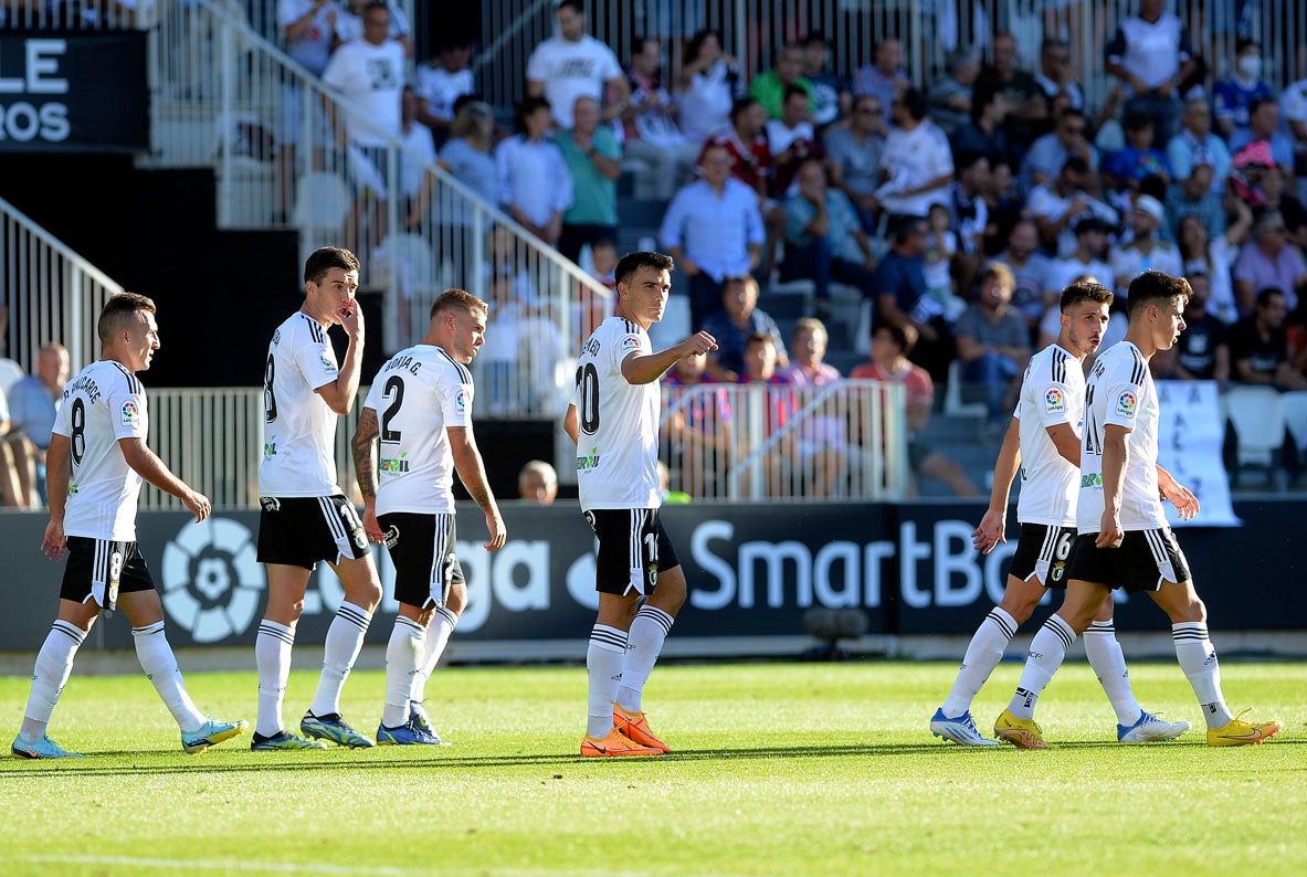 Fotos: El Burgos CF suma su segunda victoria en El Plantío