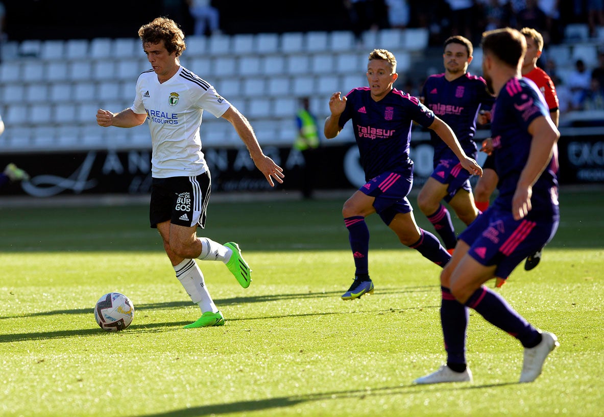 Fotos: El Burgos CF suma su segunda victoria en El Plantío