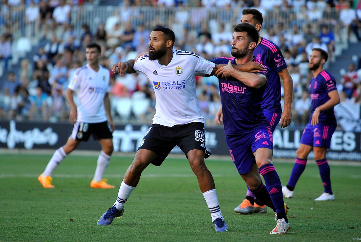 Fotos: El Burgos CF suma su segunda victoria en El Plantío