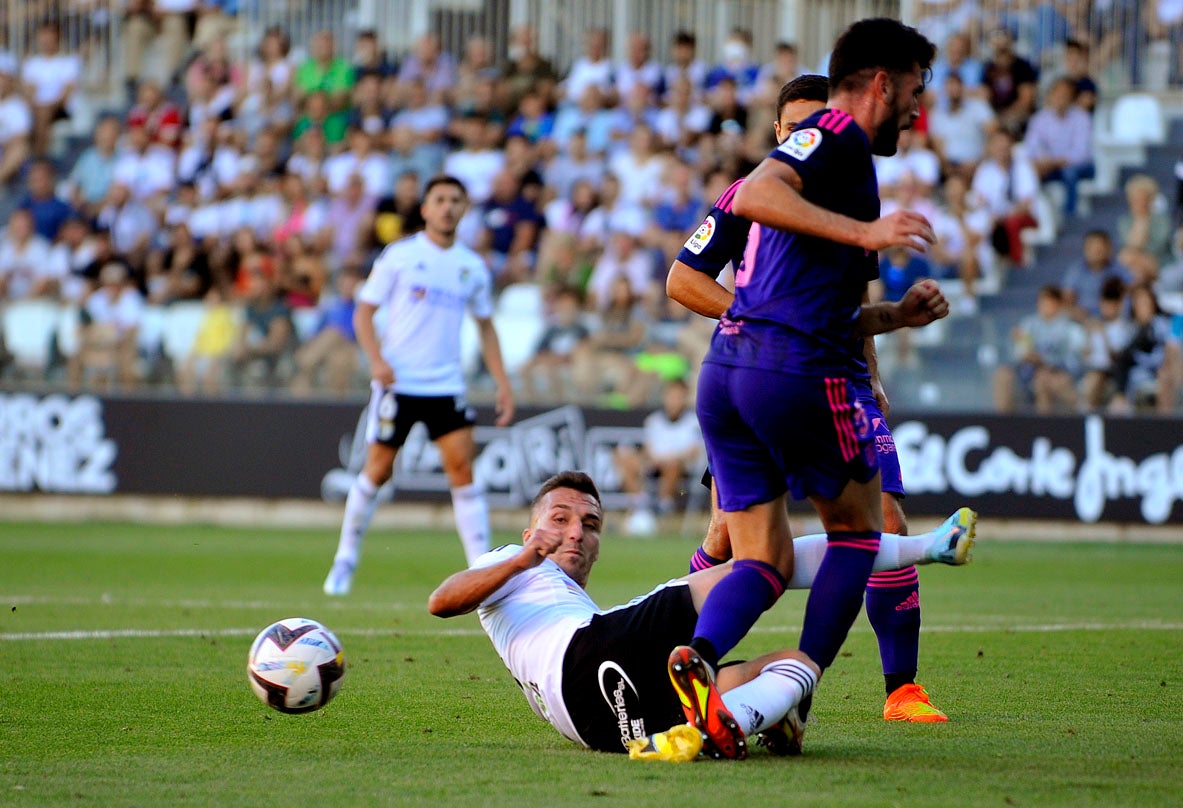 Fotos: El Burgos CF suma su segunda victoria en El Plantío