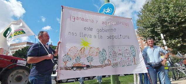 Fotos: Agricultores y ganaderos de Burgos protestan ante la crisis del sector