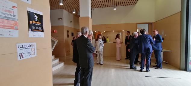 Javier Delgado sonríe durante su nombramiento como Doctor Honoris Causa de la Universidad Isabel I 