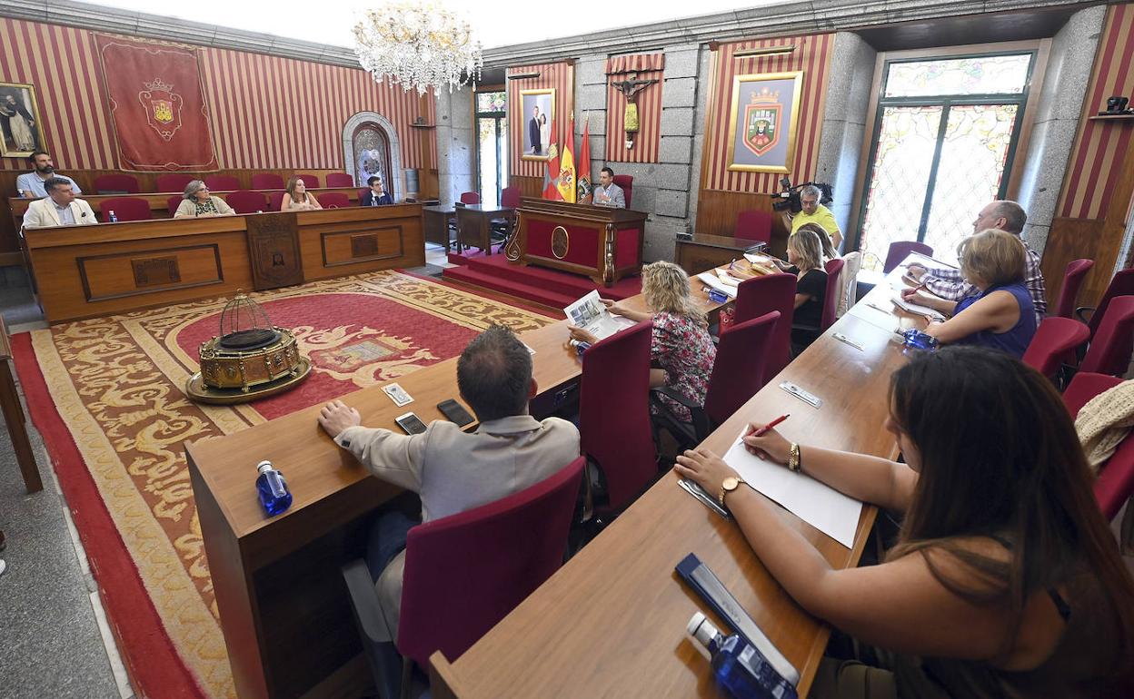 Reunión del alcalde, Daniel de la Rosa, con el equipo de Gobierno.