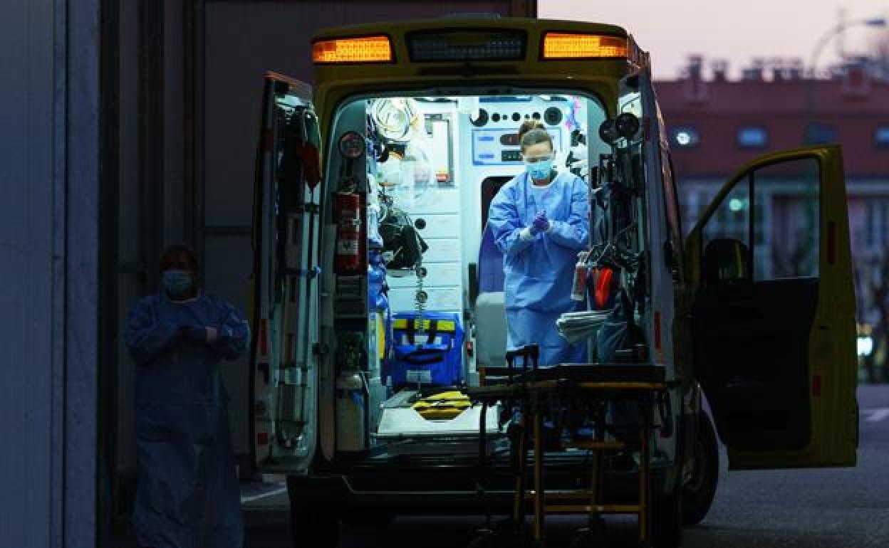 Fotografía de archivo de una ambulancia 