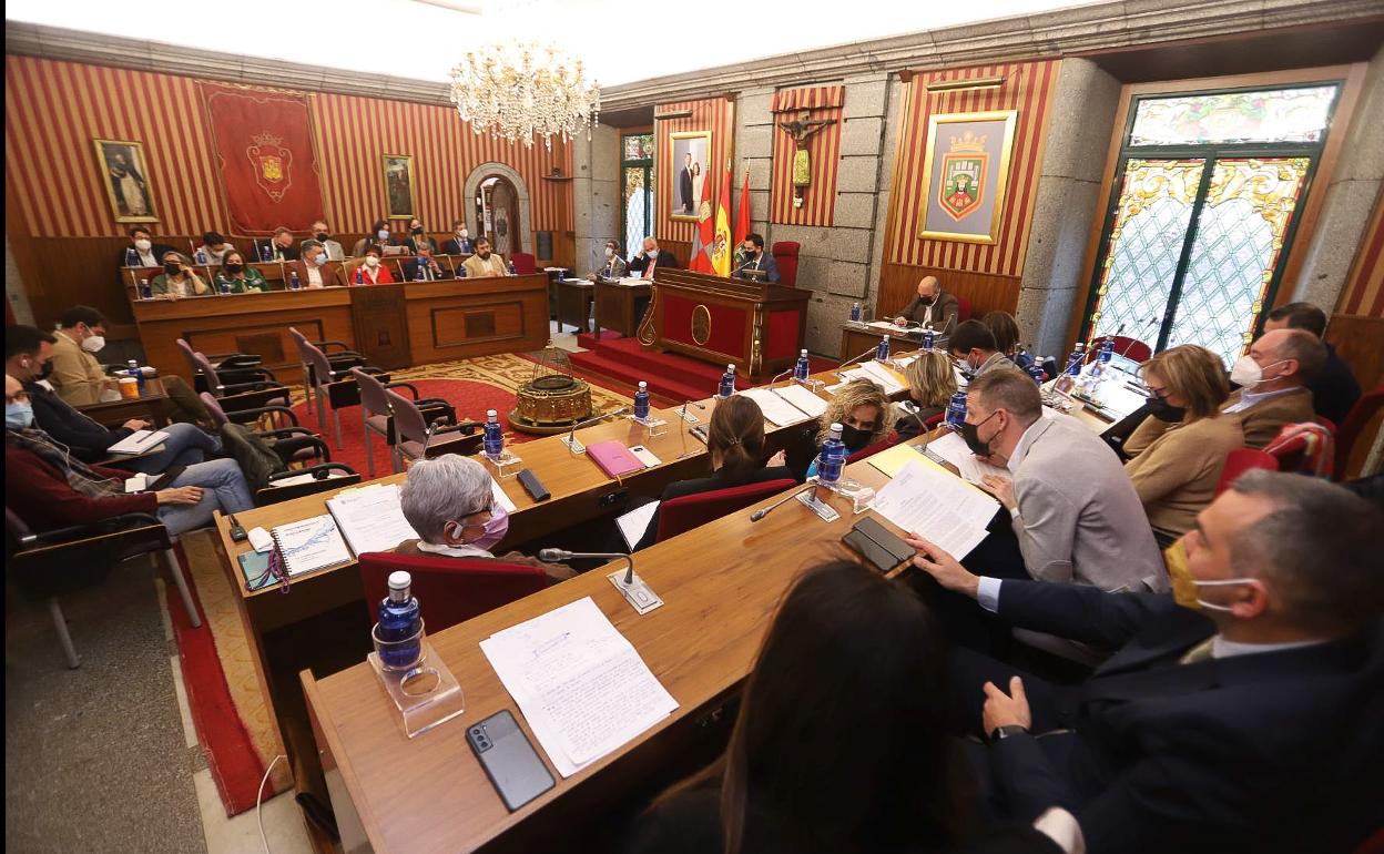 Imagen de archivo del pleno municipal de Burgos.