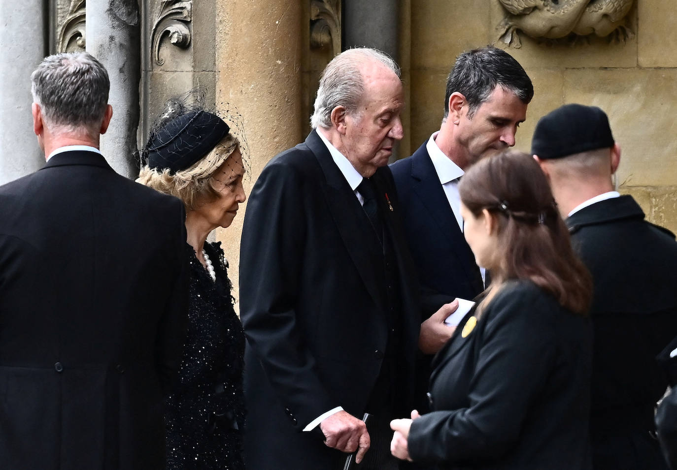 Don Juan Carlos y doña Sofía, a su llegada a la abadía.