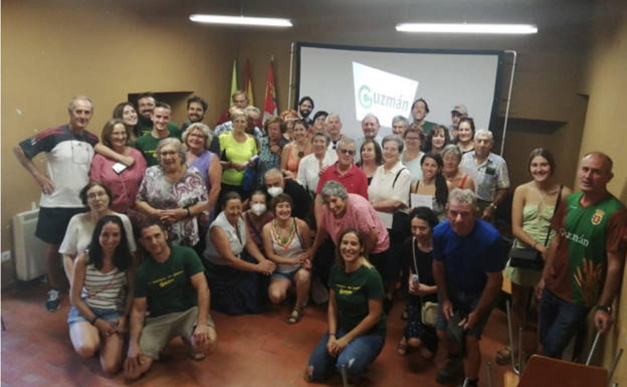 Integrantes de la comunidad energética de Guzmán. 