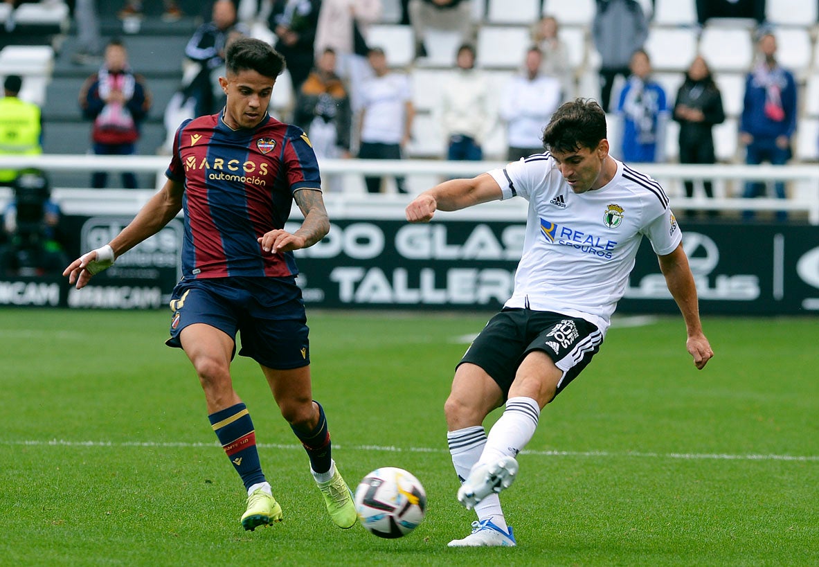 Fotos: El Burgos CF continúa imbatido