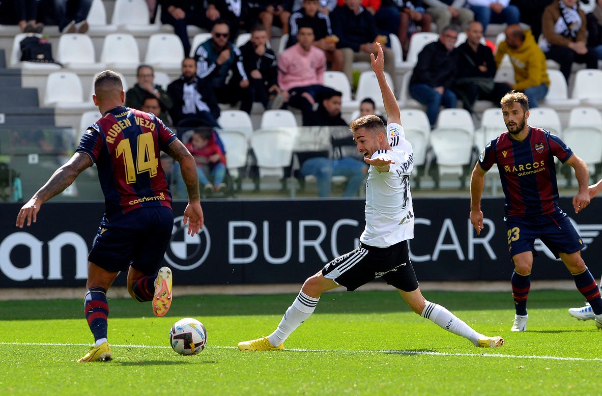 Fotos: El Burgos CF continúa imbatido